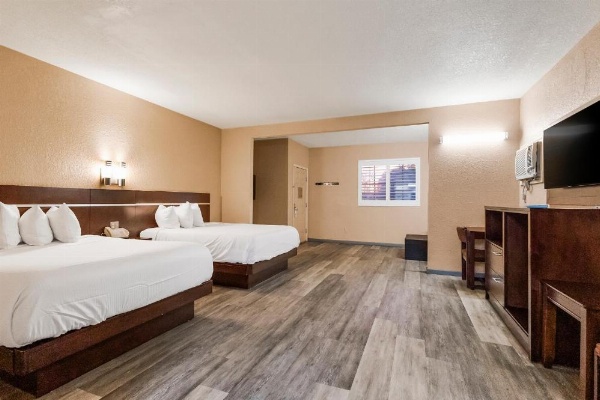 Country Inn Sonora image 8